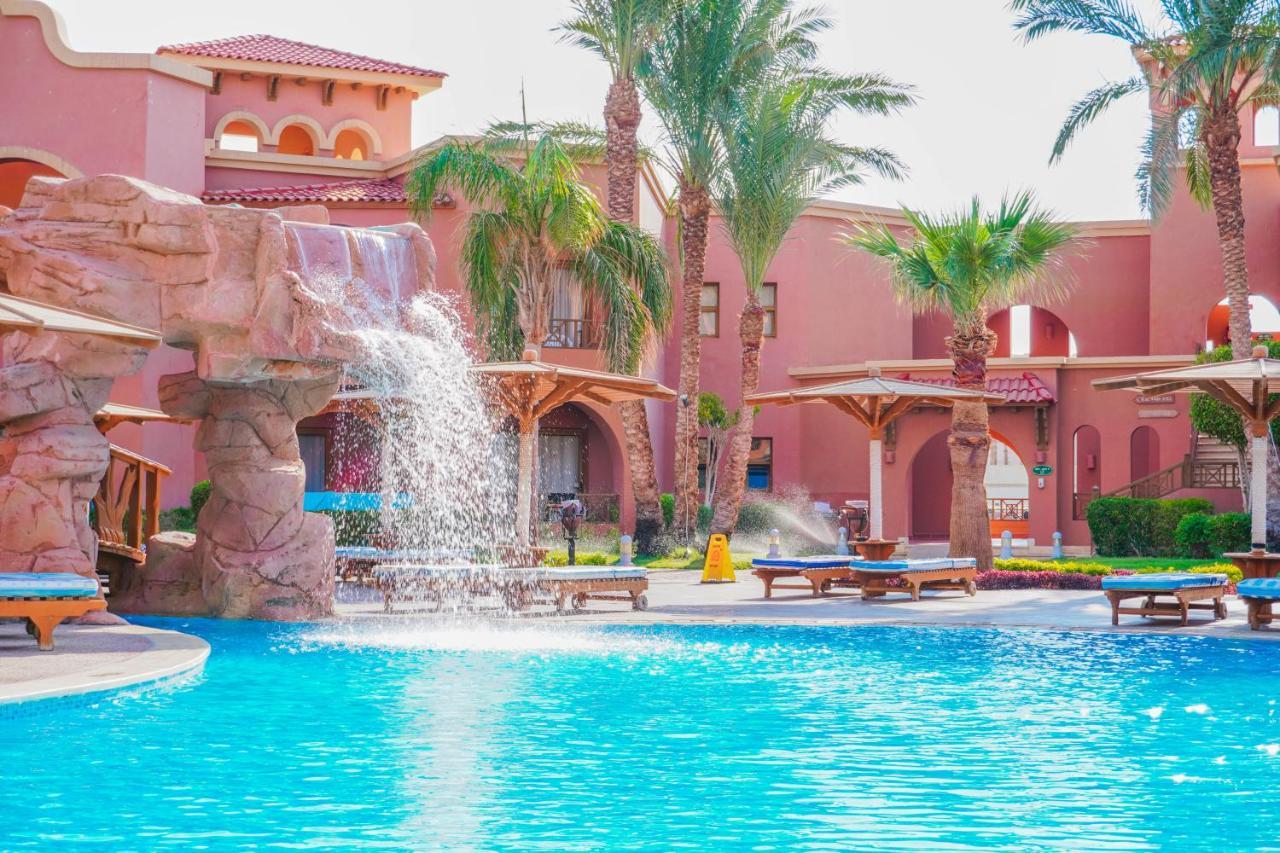 Hotel Charmillion Gardens Aquapark Sharm El-Sheikh Exterior foto The swimming pool at the Hilton Luxor