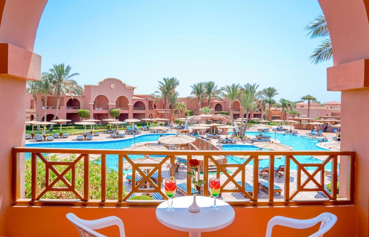Hotel Charmillion Gardens Aquapark Sharm El-Sheikh Exterior foto View of the pool at the hotel